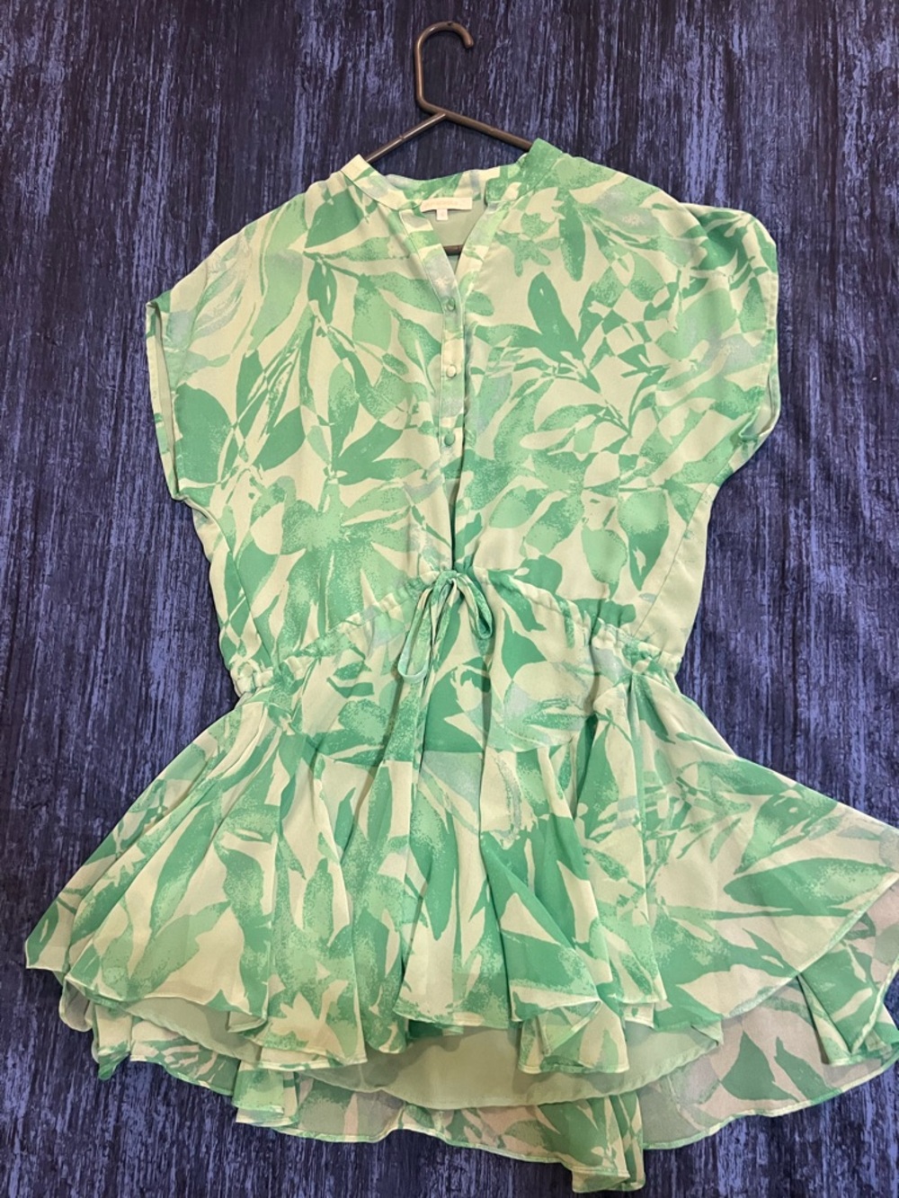 Olivaceous Mint Green and White Abstract Leaf Blouse size (S)